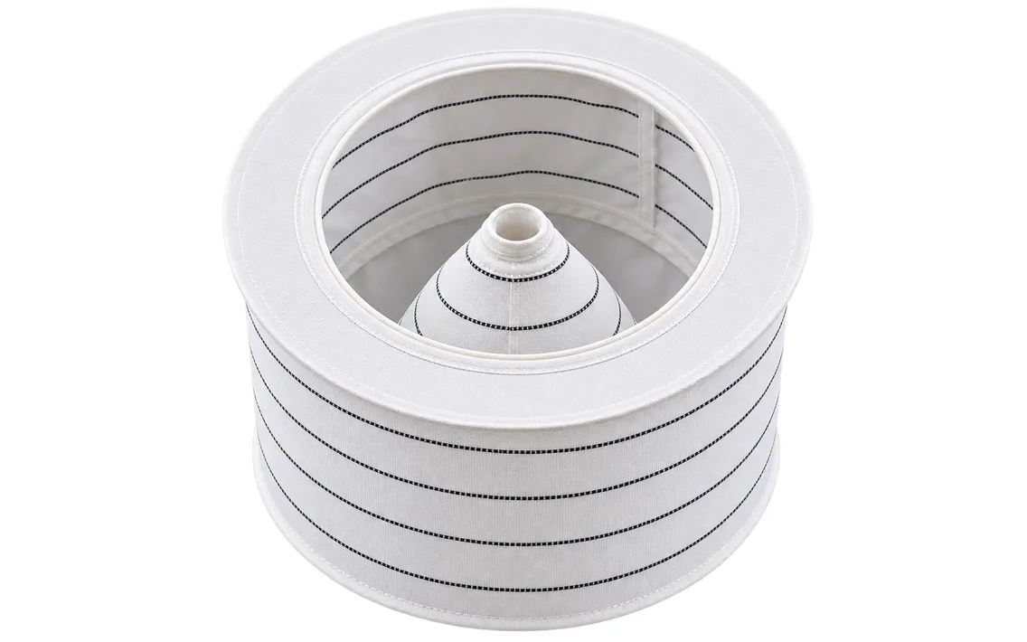 Antistatic centrifuge filter bag, conductive yarn stripes running around the side wall and cone